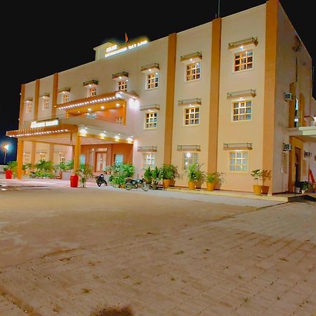 Avadh Sunshine Palace Hotel And Resort Ayodhya Eksteriør billede