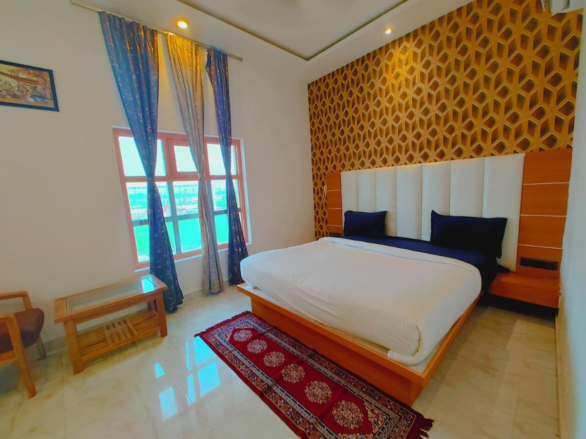 Avadh Sunshine Palace Hotel And Resort Ayodhya Eksteriør billede