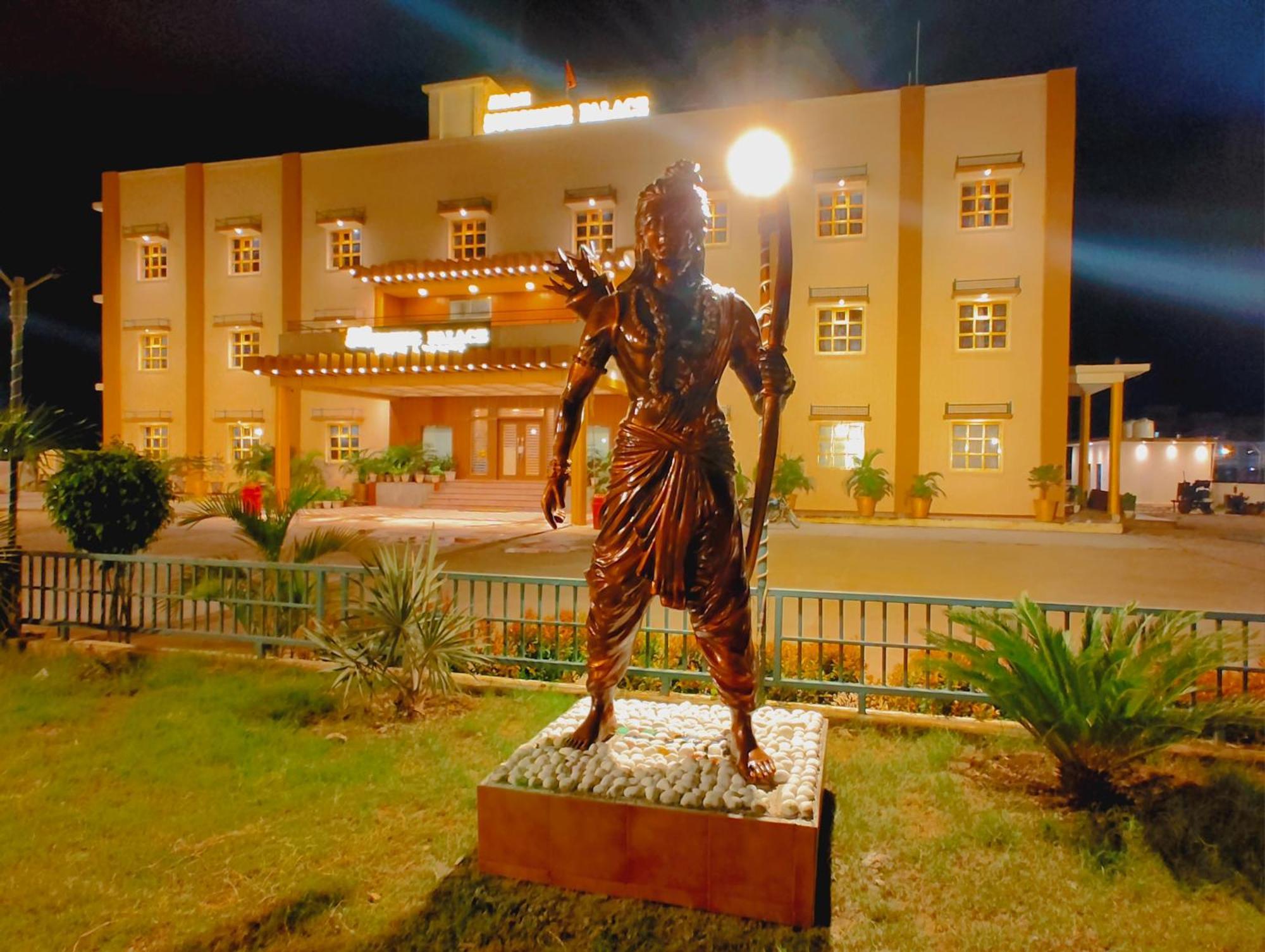 Avadh Sunshine Palace Hotel And Resort Ayodhya Eksteriør billede
