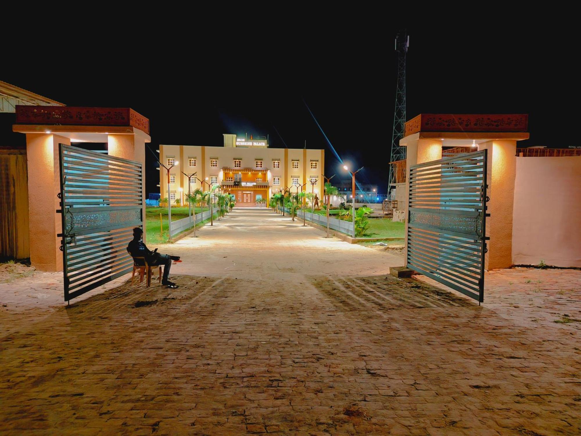 Avadh Sunshine Palace Hotel And Resort Ayodhya Eksteriør billede