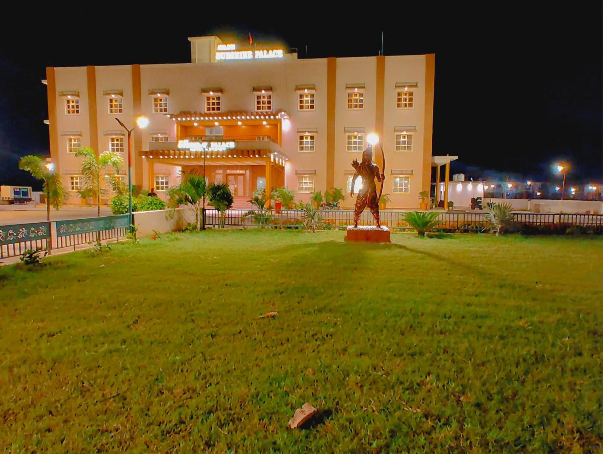 Avadh Sunshine Palace Hotel And Resort Ayodhya Eksteriør billede