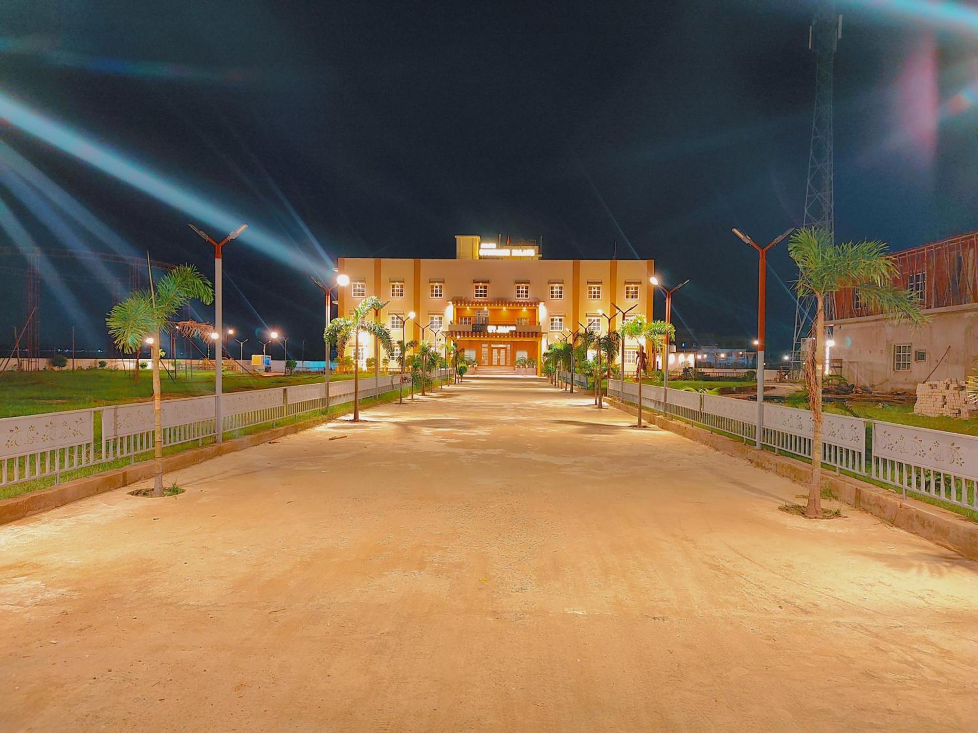 Avadh Sunshine Palace Hotel And Resort Ayodhya Eksteriør billede
