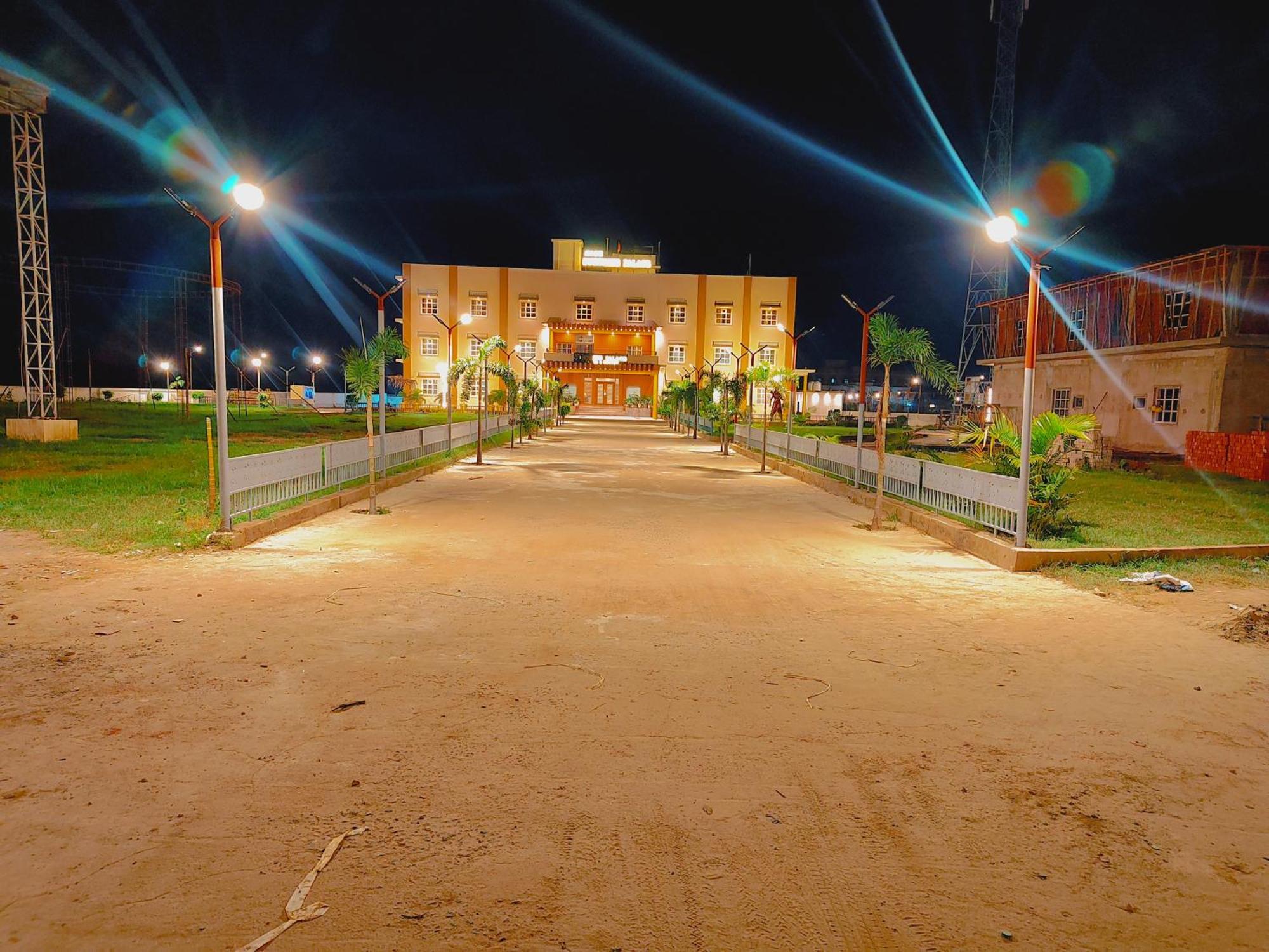 Avadh Sunshine Palace Hotel And Resort Ayodhya Eksteriør billede