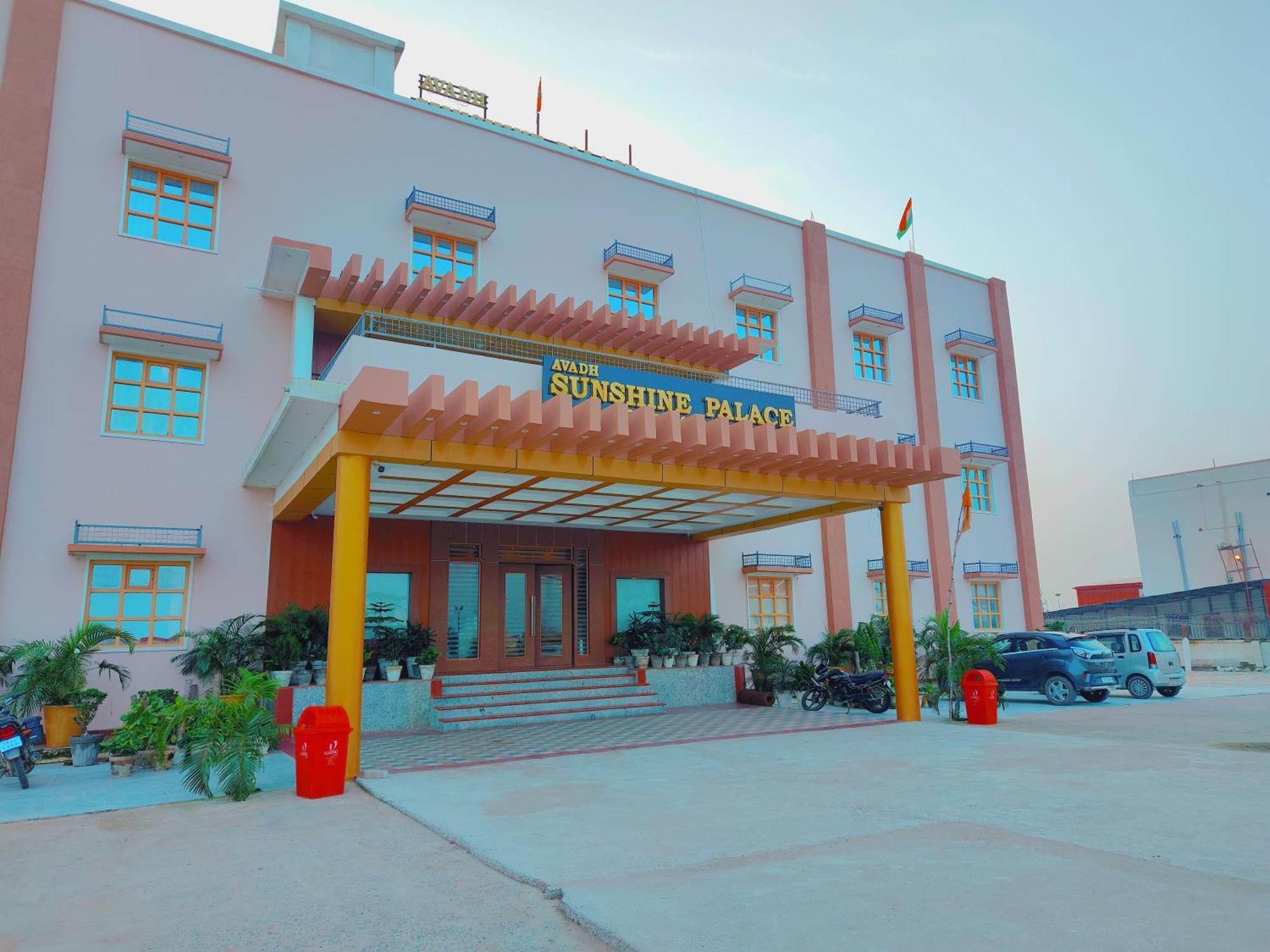 Avadh Sunshine Palace Hotel And Resort Ayodhya Eksteriør billede