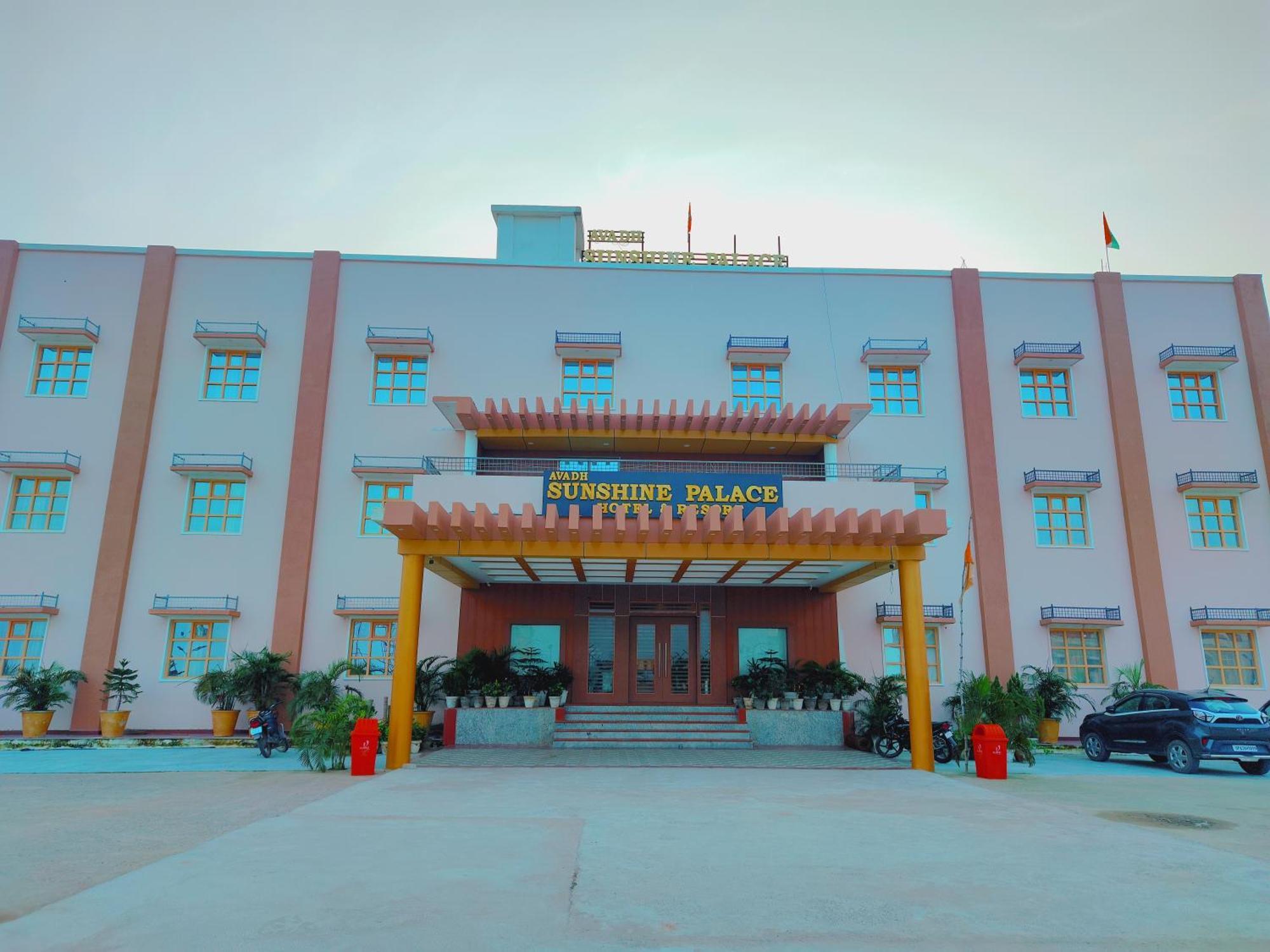 Avadh Sunshine Palace Hotel And Resort Ayodhya Eksteriør billede