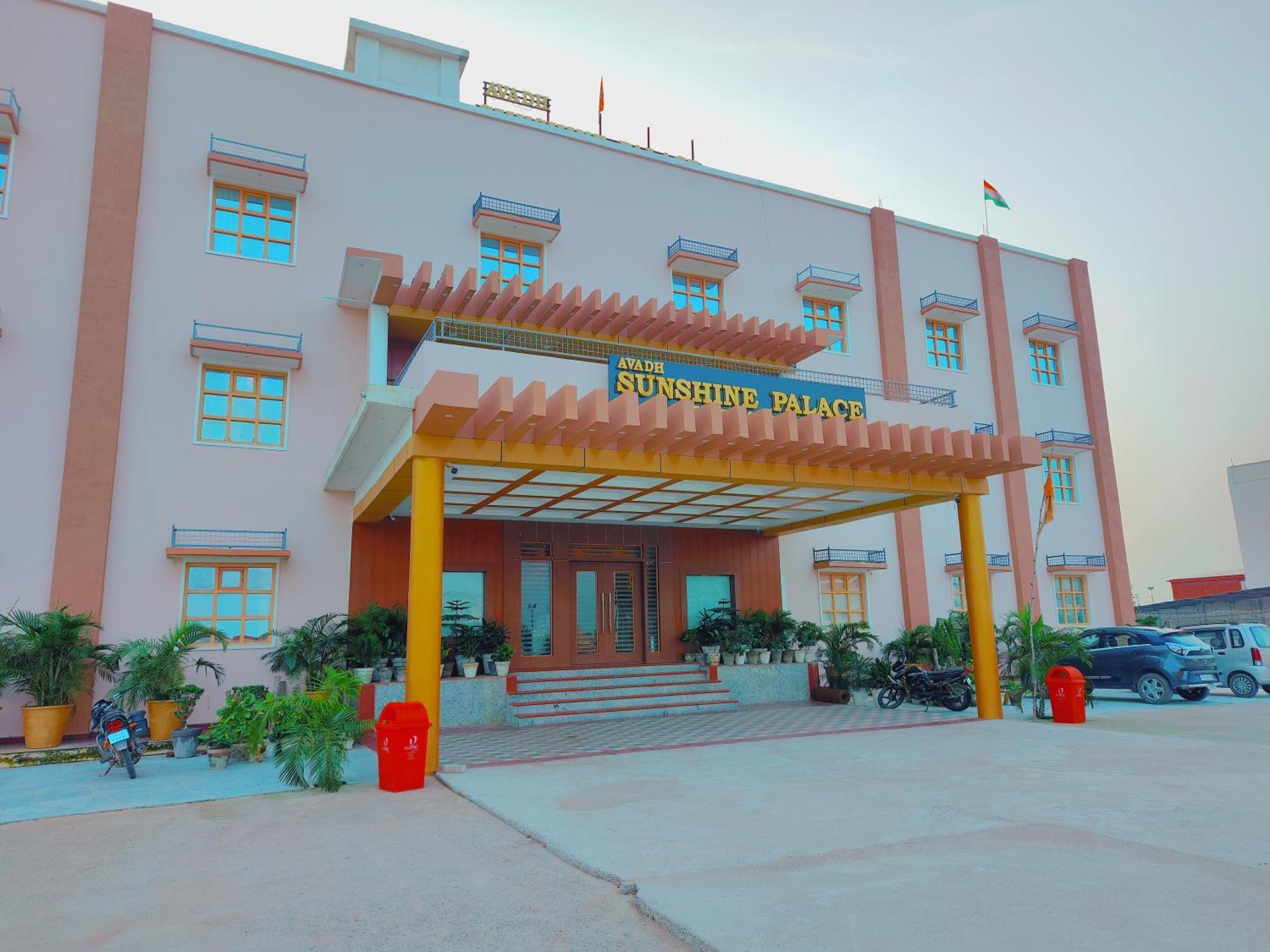 Avadh Sunshine Palace Hotel And Resort Ayodhya Eksteriør billede