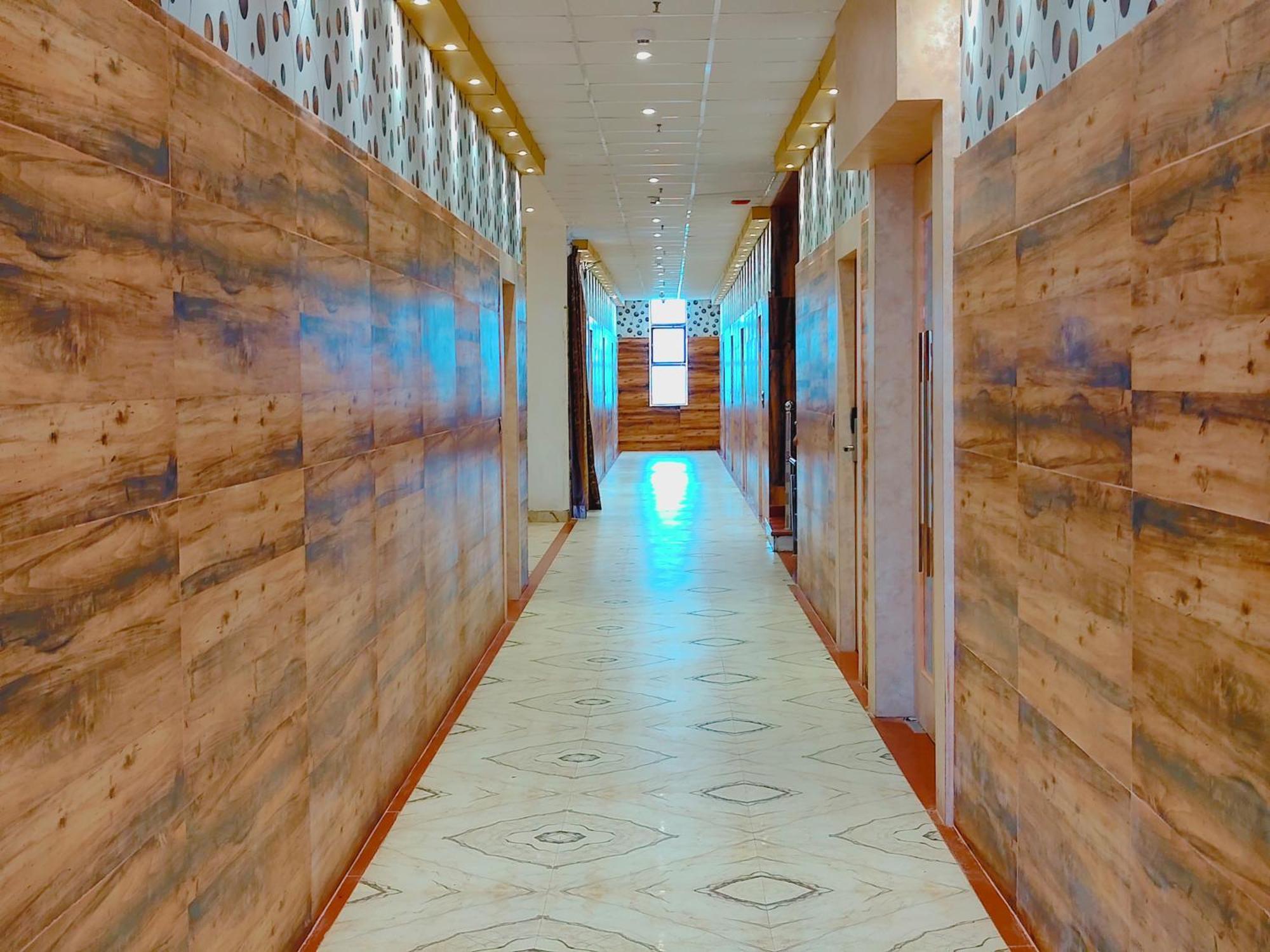 Avadh Sunshine Palace Hotel And Resort Ayodhya Eksteriør billede